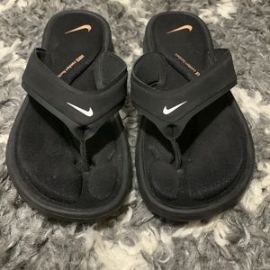 Nike flip flops🌸